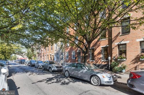 1915 Carpenter St, Philadelphia PA 19146-2615 exterior