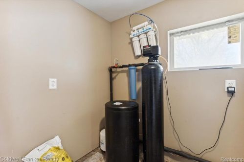 1787 Sashabaw Rd, Brandon MI  48462-9163 exterior