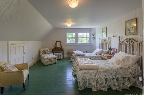 212 Main St, Ridgefield CT 06877-4922 exterior