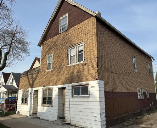 2121 17th St, Milwaukee, WI 53205-1219