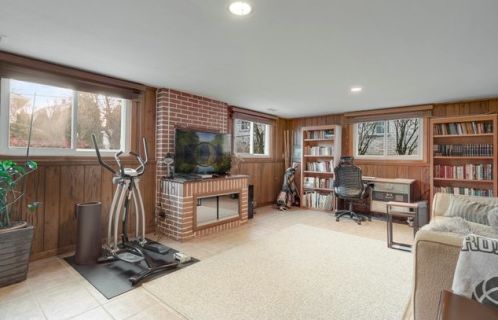 3935 Greenleaf Ave, Chicago IL 60626-2882 exterior