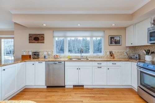 2 Asa Dr, Concord NH  03304-4012 exterior