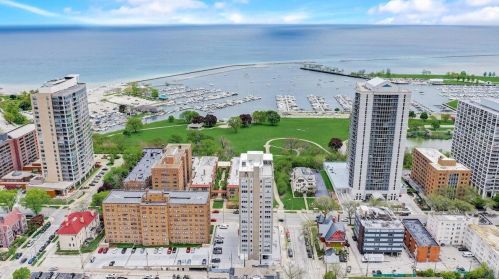 1707 Prospect Ave, Milwaukee WI 53202-1967 exterior