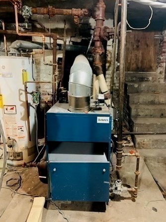 24 Mattoon St, Springfield MA 01105-1715 exterior