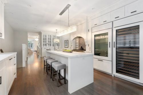 61 Elm St, Chicago IL 60610-2434 exterior