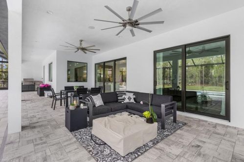 4409 7 Ave, Naples FL 34119-1525 exterior