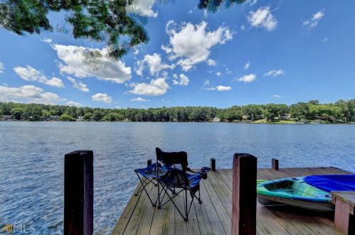 8388 Lake Dr, Lithonia GA  30039-5724 exterior