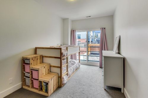 2637 Wayne Ave, Chicago IL 60614-1231 exterior