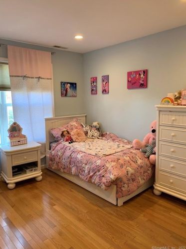 6 Linden Hts, Norwalk CT 06851-1552 exterior