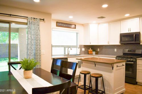 28324 25th Ave, Phoenix AZ  85085-5744 exterior