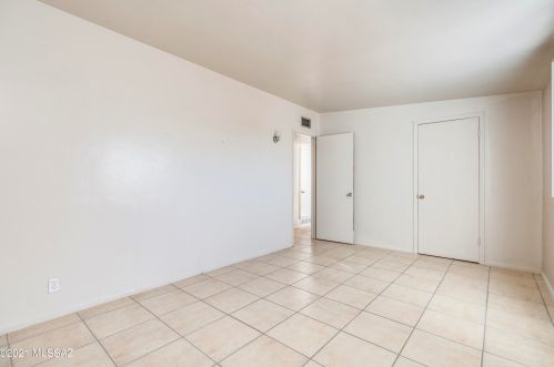 5209 25 St, Tucson AZ 85711-5912 exterior