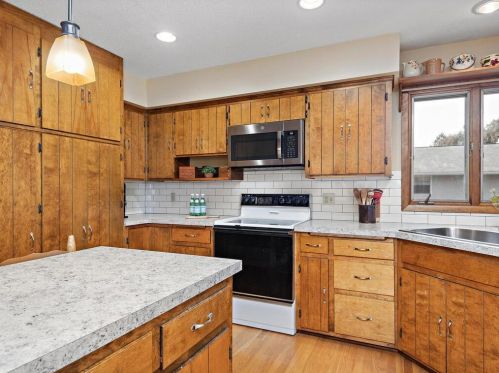 5934 Main St, Maple Plain MN 55359-9359 exterior