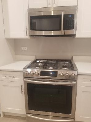 4113 Gladys Ave, Chicago IL 60624-3021 exterior