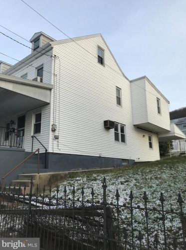 8 Bacon St, Primrose, PA 17901-3902