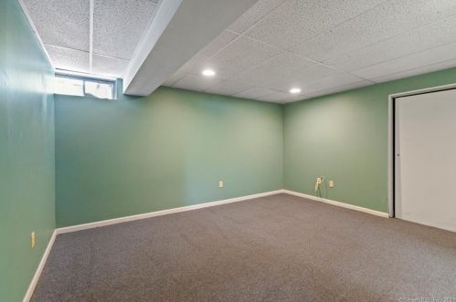 31 Lookout Hl Rd, Milford CT 06461-1878 exterior