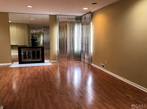 67 Gate House Ln, Edison NJ  08820-4008 exterior