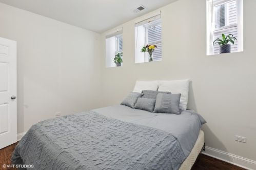 2425 Pensacola Ave, Chicago IL  60618-1607 exterior