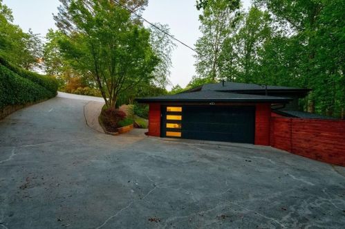 620 Colebrook Ct, Atlanta GA  30327-4710 exterior