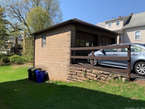 62 Whiton St, Windsor Locks CT  06096-1815 exterior