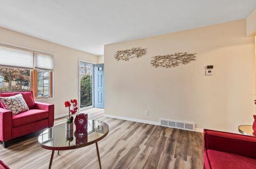 4730 81, Milwaukee WI 53220-4212 exterior