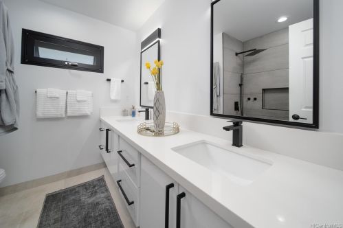 745 Hunakai St, Honolulu HI  96816-4942 exterior