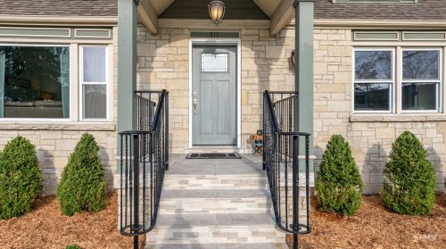 511 Indiana St, Elmhurst, IL 60126-2040