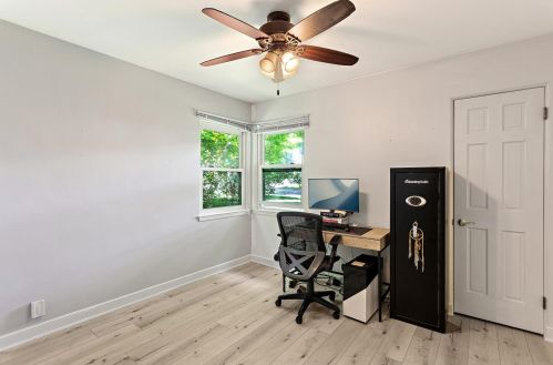 4085 110, Milwaukee WI 53222-1102 exterior