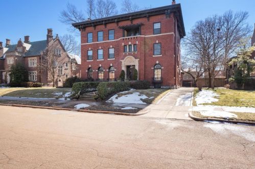 16 Kingsbury Pl, Saint Louis MO 63112-1825 exterior