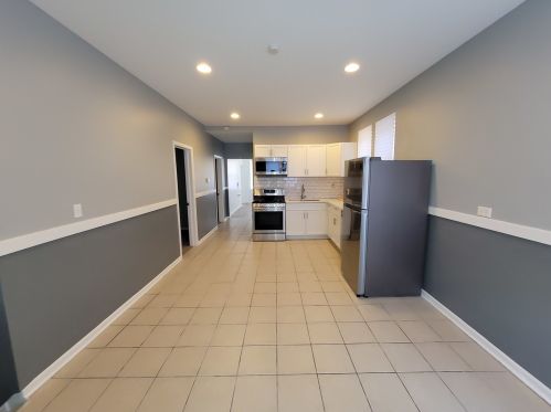 8342 Kingston Ave, Chicago IL  60617-1910 exterior