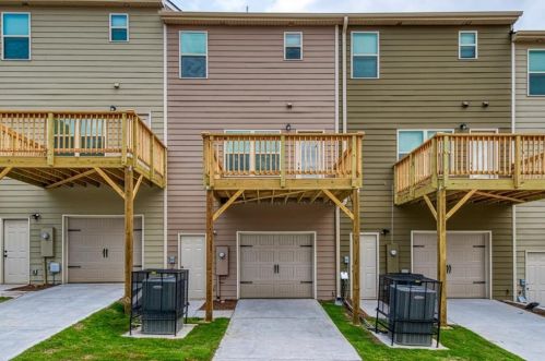 1004 Bayrose Cir, Atlanta GA  30344-1688 exterior