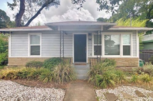 3005 13th St, Austin TX  78702-2553 exterior