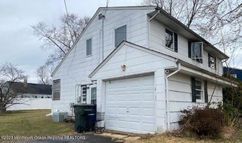 10 Beaver St, Hazlet, NJ 07730-1402