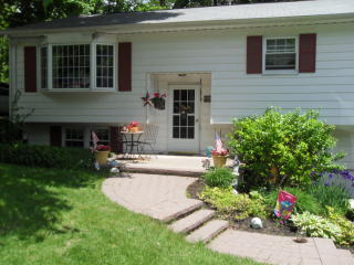 15 Holiday Dr, Hopatcong, NJ 07843-1414