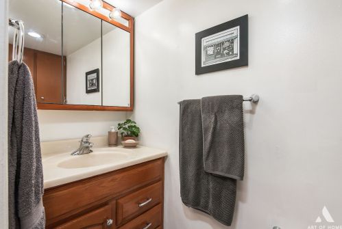 6024 Artesian Ave, Chicago IL 60659-4101 exterior