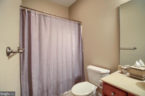 43 Midway Farms Ln, Lancaster PA 17602-2671 exterior