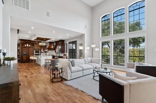 2209 Deleon Ct, Austin TX 78733-1629 exterior