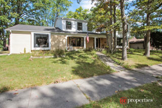 2710 Brookside Ave, Waukegan, IL 60085-3233