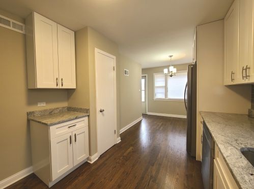 6217 Nagle Ave, Chicago IL  60638-4207 exterior