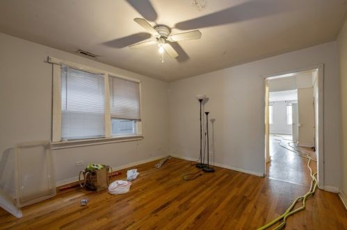 2102 Roscoe St, Chicago IL 60618-5819 exterior