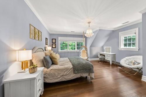 26 Stag Ln, Greenwich CT 06831-3128 exterior