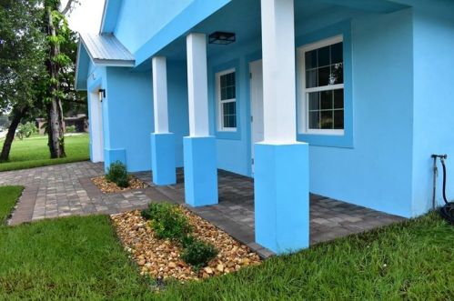 712 10th St, Fort Pierce, FL 34950-8541