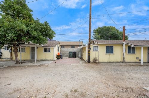 206 Valencia Dr, Fullerton CA 92833-3235 exterior