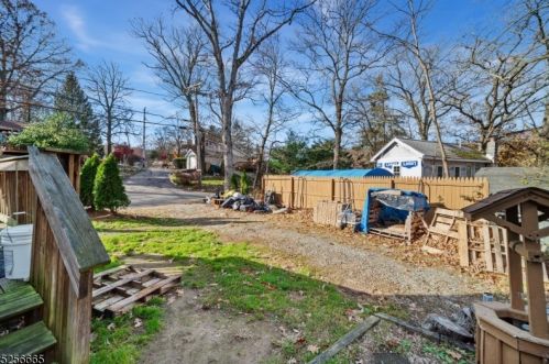 10 Poplar Grove Ter, West Milford Lakes NJ  07480-4006 exterior