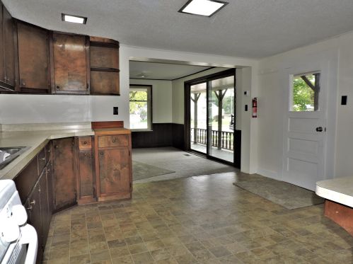 818 Mechanic St, Big Rapids MI 49307-1238 exterior