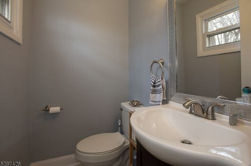 8 White Meadow Rd, Rockaway NJ  07866-1903 exterior