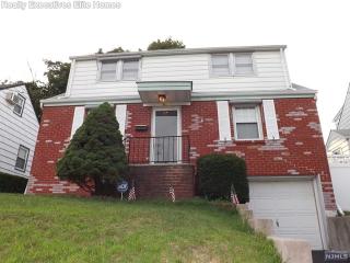 611 3rd St, Lyndhurst NJ  07071-2811 exterior