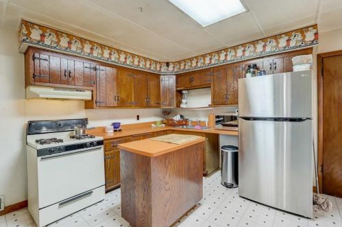 2446 Burrell St, Milwaukee WI 53207-1521 exterior