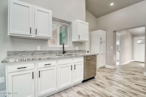 892 Glenn St, Tucson AZ  85705-4120 exterior