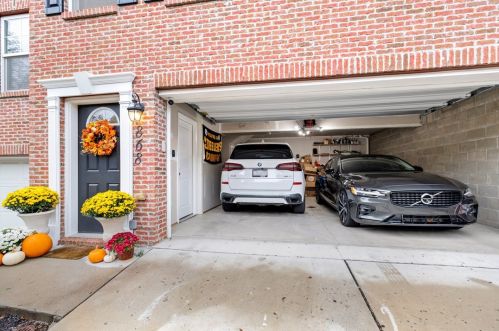 868 Highpointe Cir, Pittsburgh PA 15220-1854 exterior