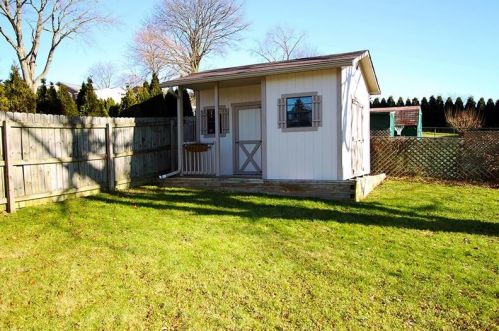 2400 Allender Ave, Pittsburgh PA 15220-3906 exterior